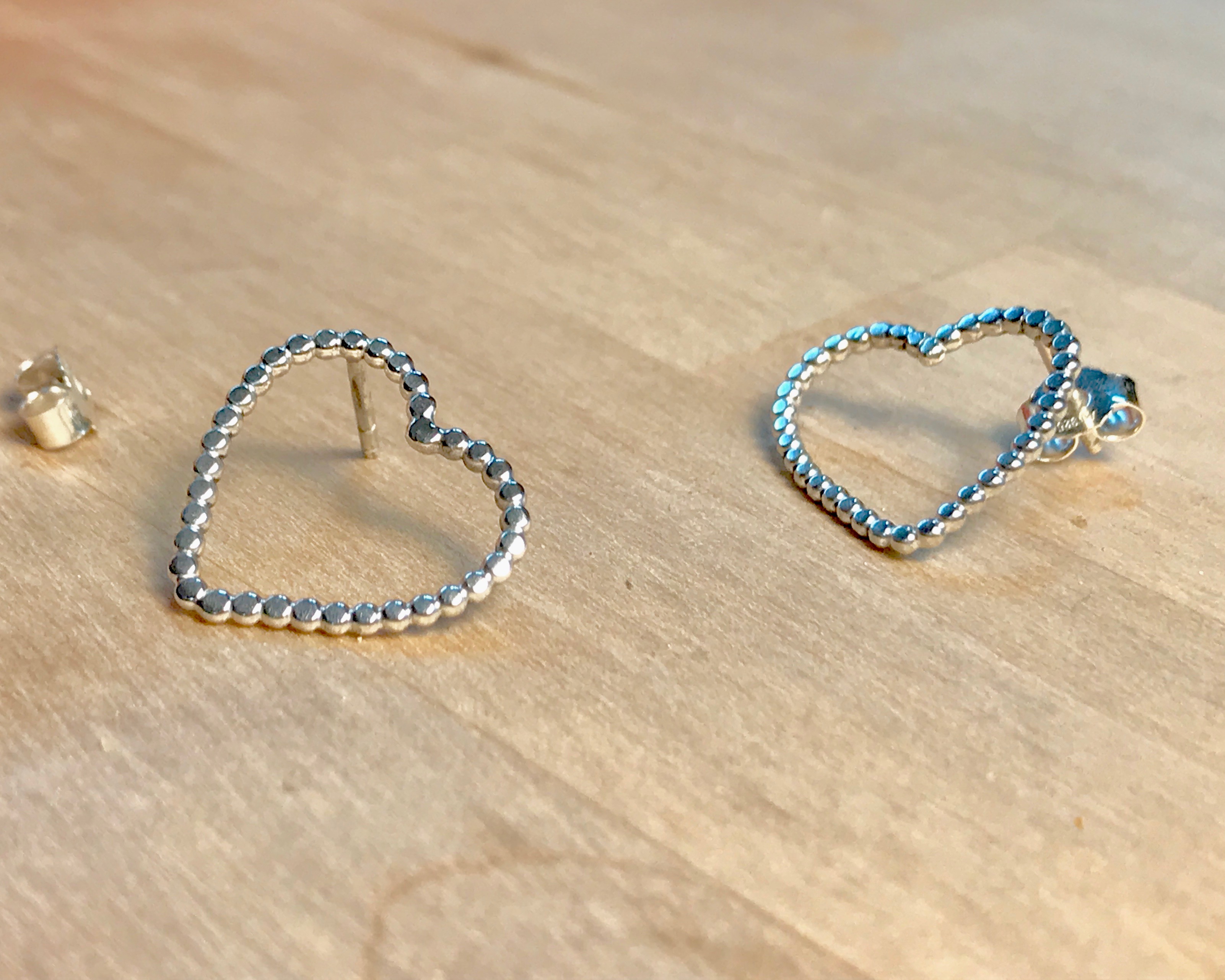 gfunkel.at Herzohrstecker gibt es in vielen verschiedenen Varianten. thumbnail